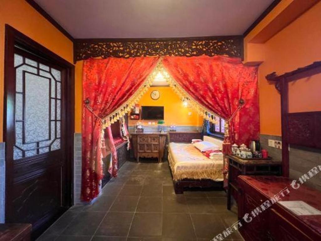 Hotel Double Happiness Courtyard 4*